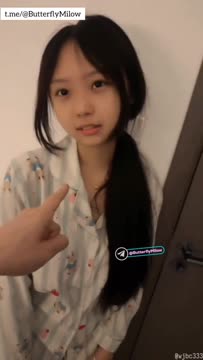 kaka gangguin adek mau mandi
