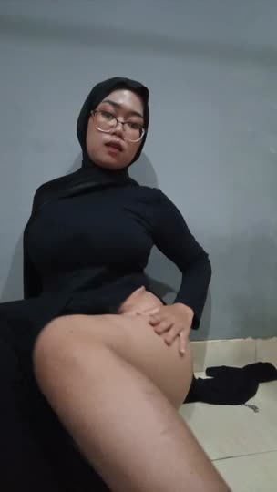 hijab gina baju hitam