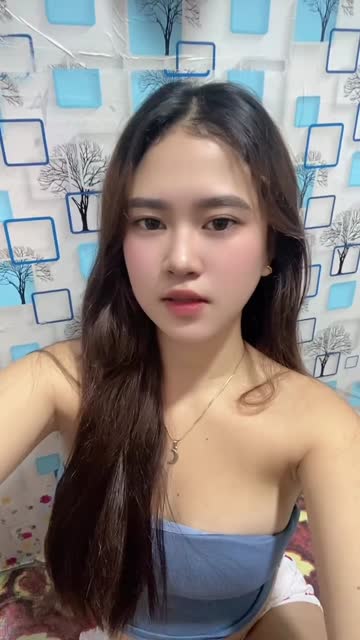 Cantik pakai baju biru