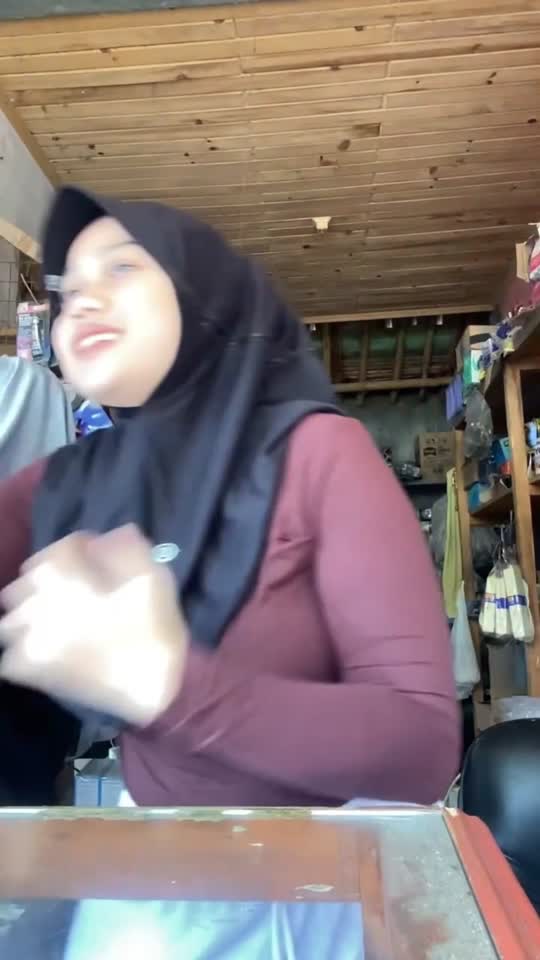 penjaga toko bangunan di kemprot majikan