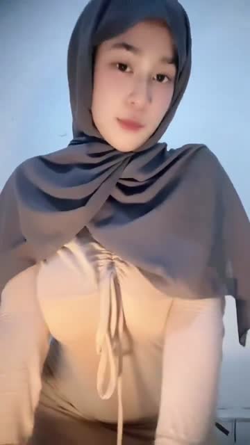 Muka kalem kelakuan serem