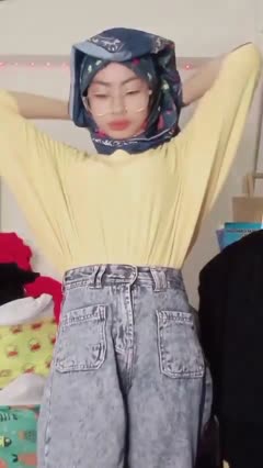(1) baju kuning kacamata