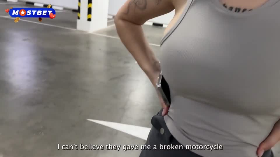 Girl Thanked a Stranger for Help by Letting Him Creampie Her