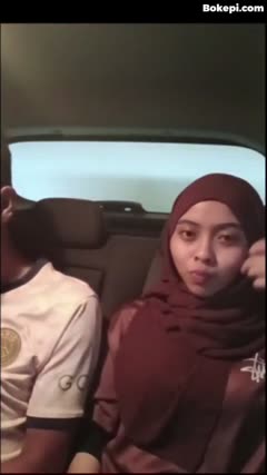 Jilbab Imut Ngewe di Mobil Main Diatas