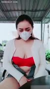 Live di depan rumah