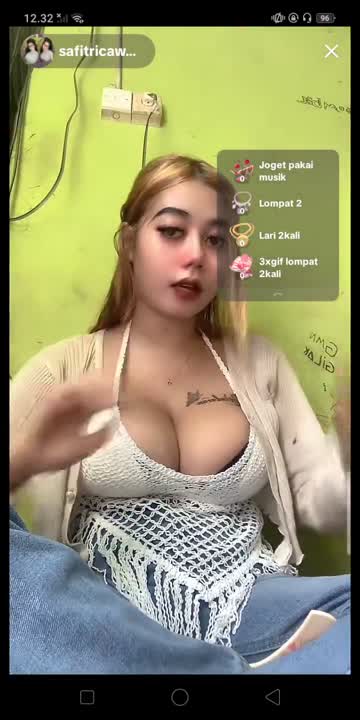 Sapitricaw live show bikin ngaceng aja