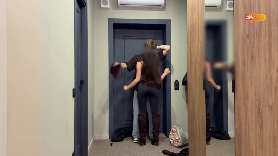 First date turns passionate at luxury hotel