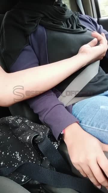 HIJAB DI MOBIL (3)