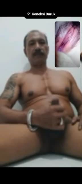 Pak kumis bali ga sunat
