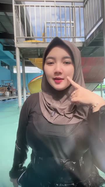 eskib di kolam renang