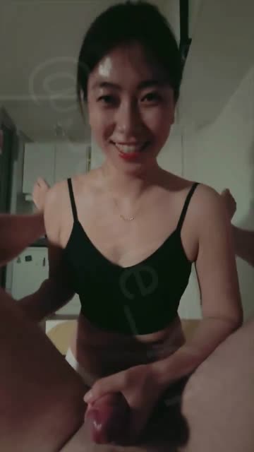 senyum senyum enak