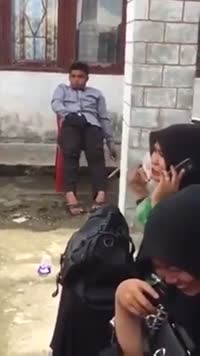 Depan dua ibuk ibuk