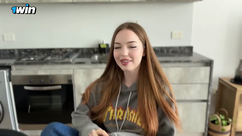 I Helped a Stranger Girl and She Let Me Cum in Her Crempai
