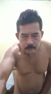 Pak kumis mandi