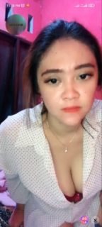 Belahan dada Kak Masha