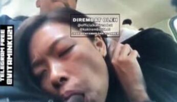 Cewek Malay Nyepong Punya Pacar Dalem Mobil