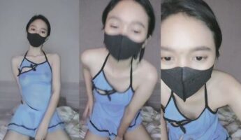 Gadis Remaja Belajar Omek Pake Dildo Jembut Lebat
