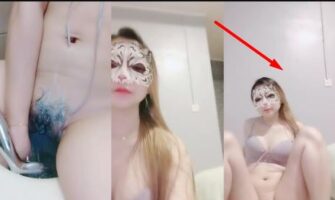 Bulu Memek Lebat Punya Kak Dewita Sari Ngangkang di Toilet