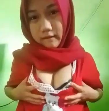 Cewek Manis Jilbab Merah Masturbasi Buat Sang Pacar