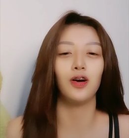 Emiko Host Seksi di Mango Live