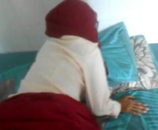 Jilbab Merah kacamata ngentot crot