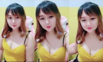 Kenalin Host Baru Kakak Cantik Ebot Goyang Tipis-tipis