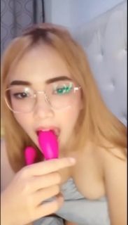 Rachelia mainin emut dildo