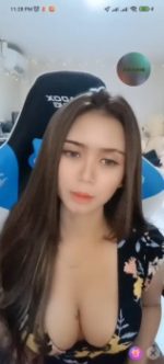 Santi Host Cantik Mango Live