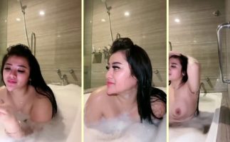 Selebgram Mandi Live Bugil Meychen Toge Semok!