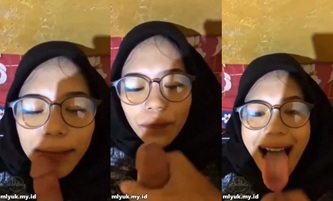 Crott Dimuka Pacar Jilbab Berkacamata