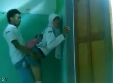 Indo – Pernah Viral Pasangan SMKN1 Ngewe Di Kamar Mandi