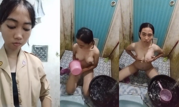 Live – Nia Masih Pakai Seragam Sekolah Live Dikamar Mandi