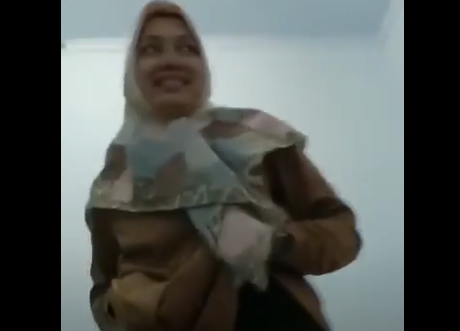 Bu Guru Jilbab Yang Mampir Ke Kosan Muridnya