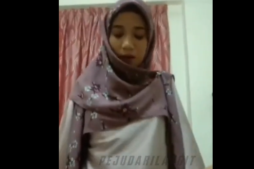 Cewek 18+ Jilbab Kurus Tapi Manis Suka Ngeewe Diatas