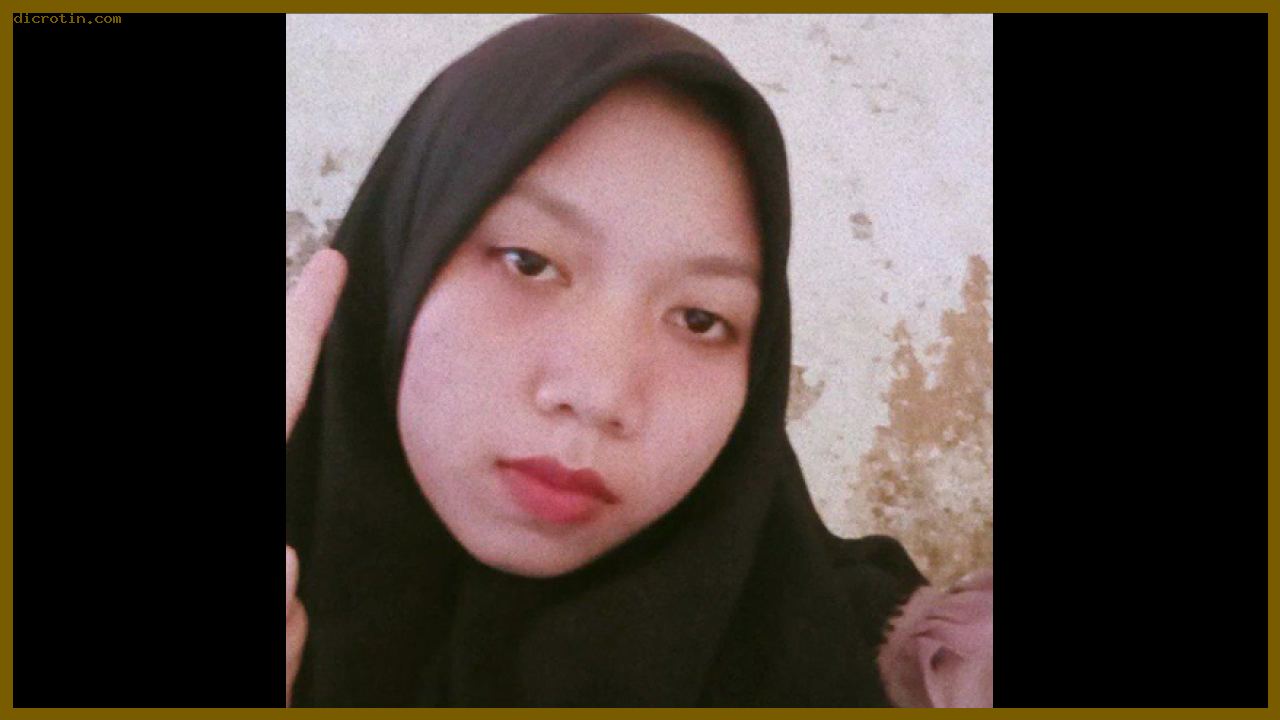 Laila Cewek Jilbab Kirain Lugu Eh Timun Masuk