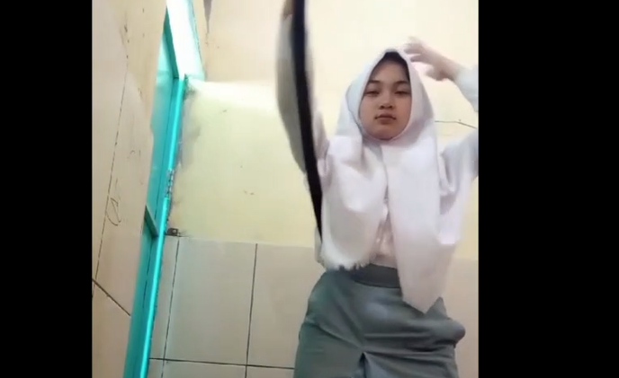 Viral Cewek 18+ Jilbab Dewasa Muda Bugil Colmek Mastrubas…