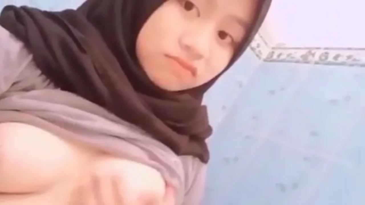 ABG ABG Berjilbab Tiktoker Pamer Nenen