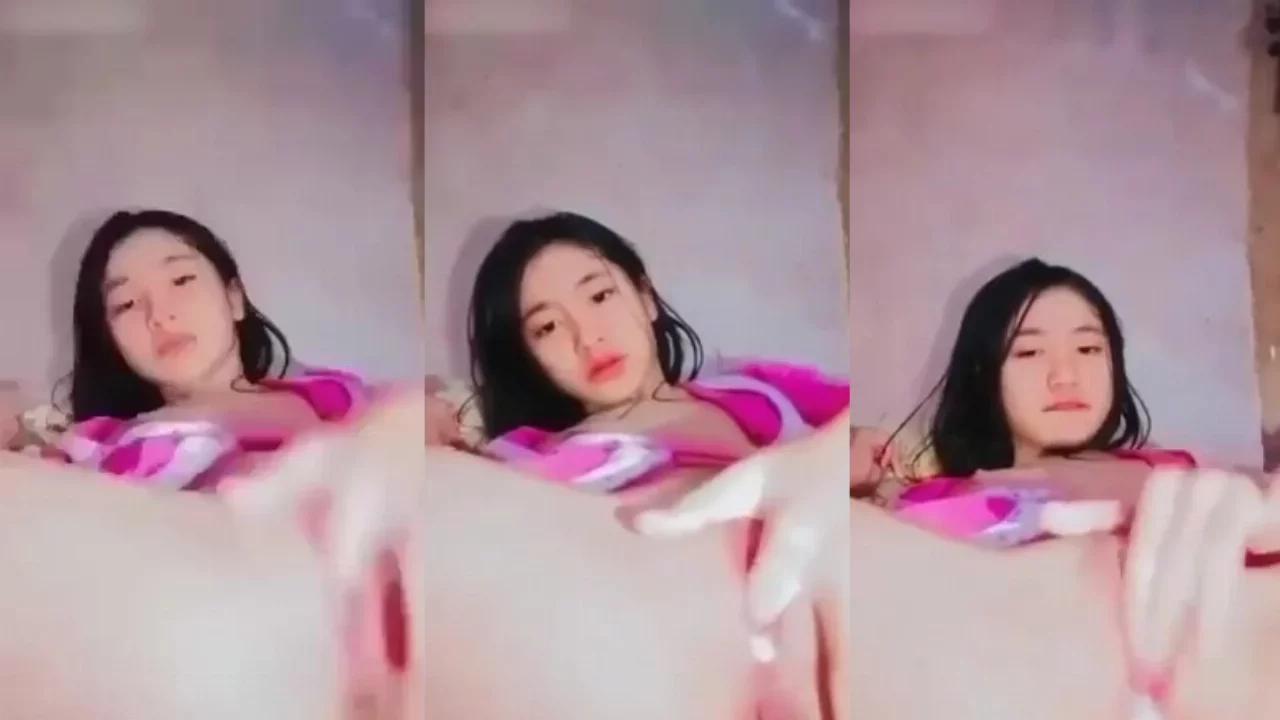 Indo ABG Cantik Colok Memek Pink Perawan
