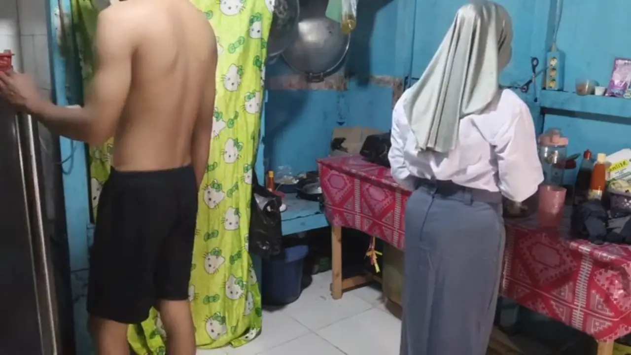 indo – maen sama keponakan yang baru pulang sekolah