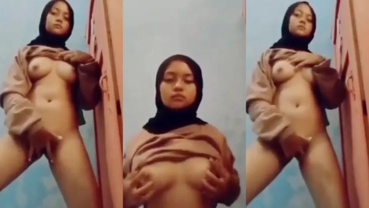 Muslimah Hijab Masih ABG Toket Bulat Colmek Merem Melek