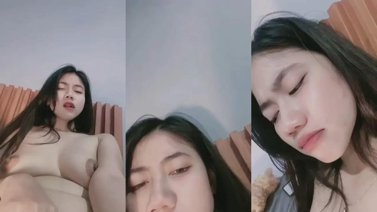 Cewek cantik putih mulus sange kurang belaian akhirnya colmek keenakan
