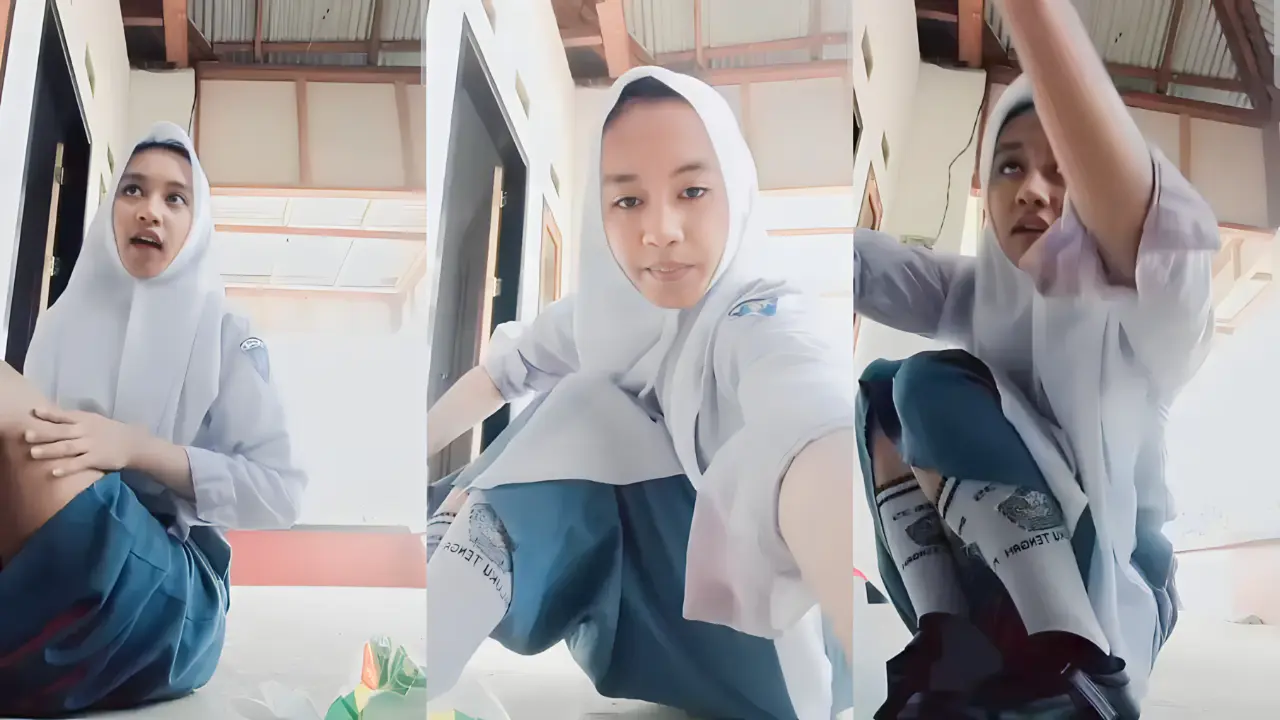 Cewek SMA Live gak sadar keliatan CD nya sampek ke benned