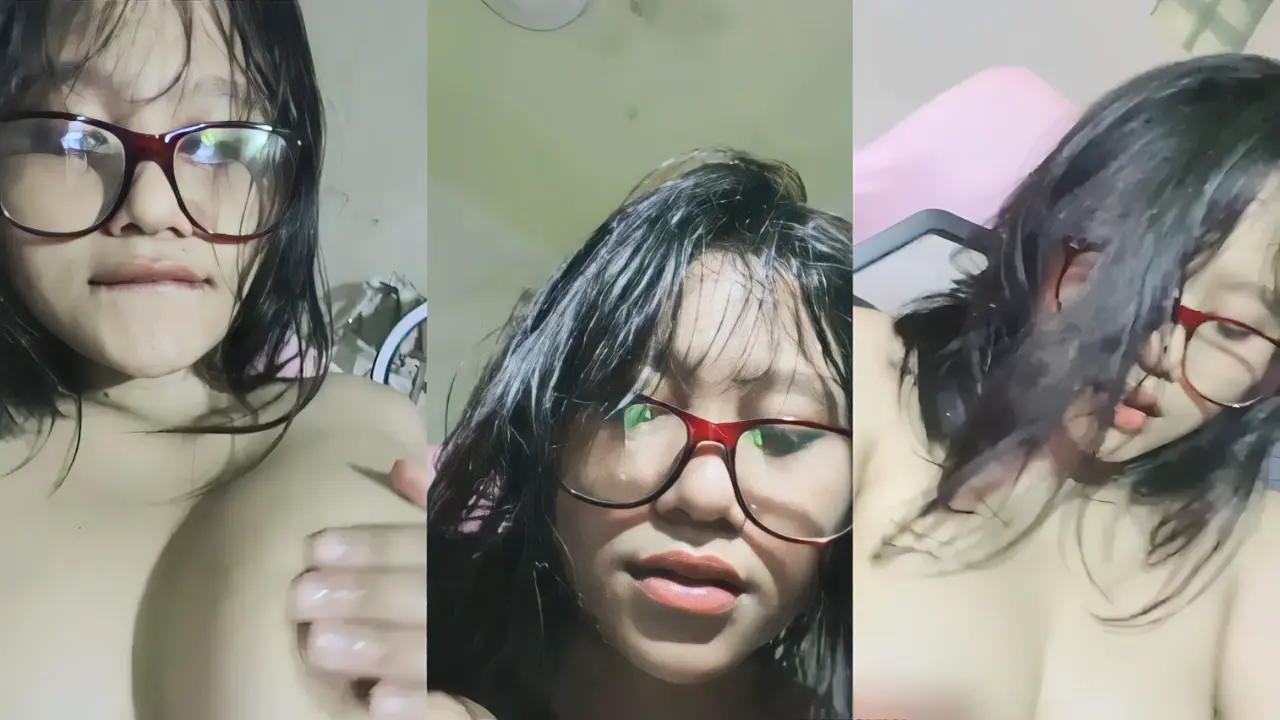 Dea Pelajar Kacamata Imut (720)