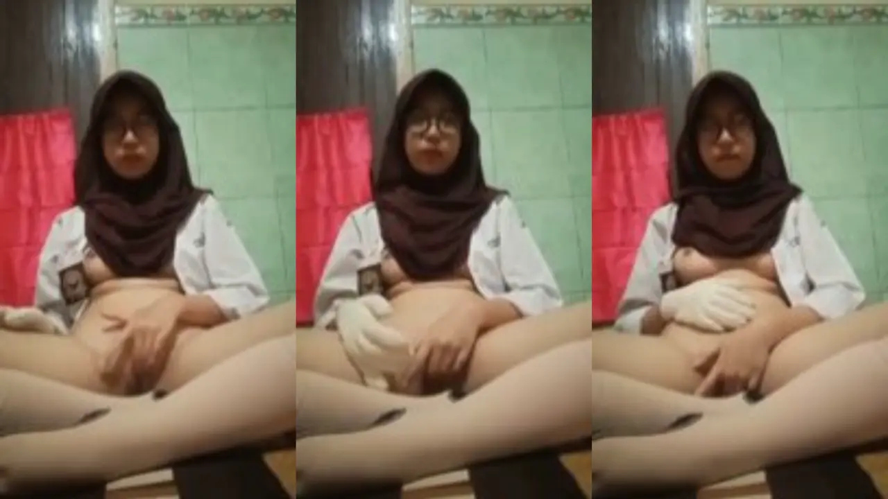 Hijab kacamata masturbasi 2 (240)