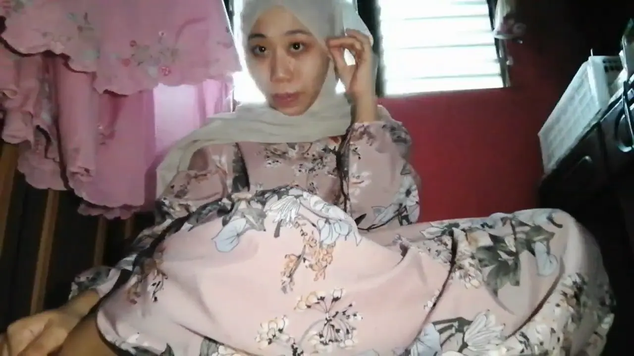 Hijaber Kirim Colmek Ke Ayang