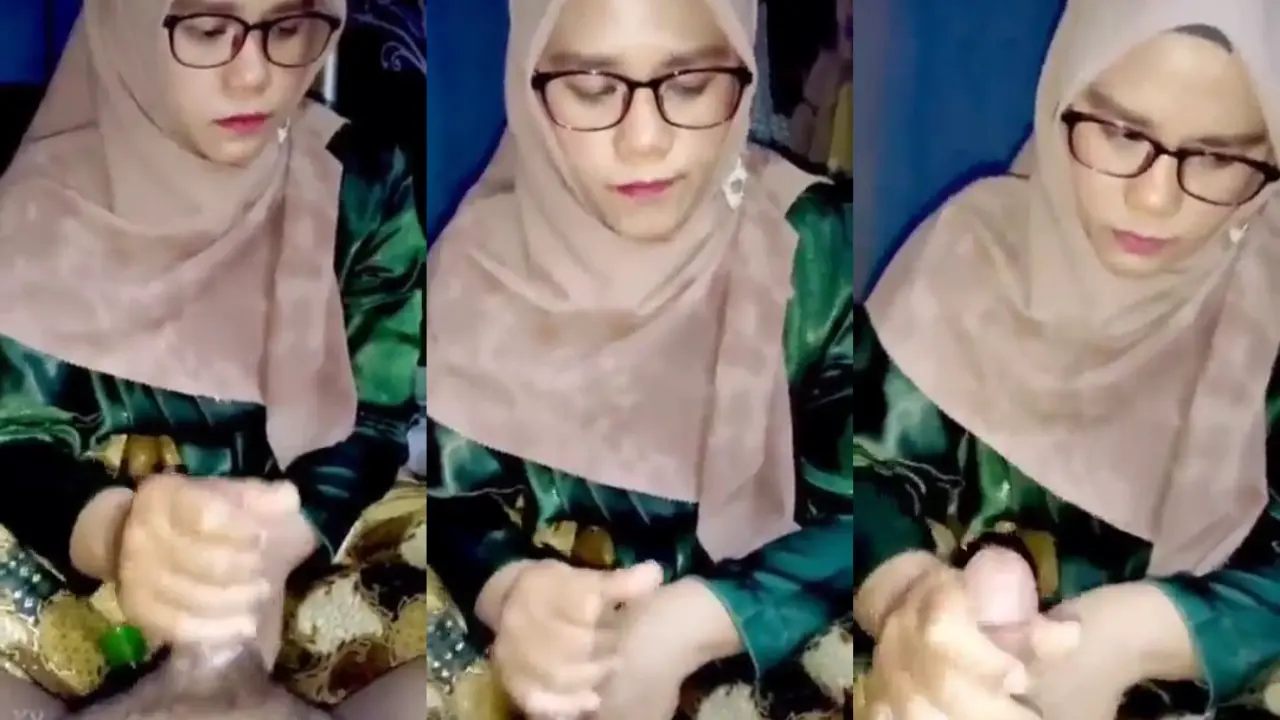 Jilbab kocok sampai crot