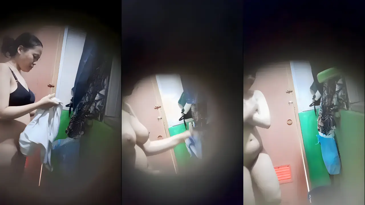 Ngintip mama tiriku mandi setiap hari full(1080)
