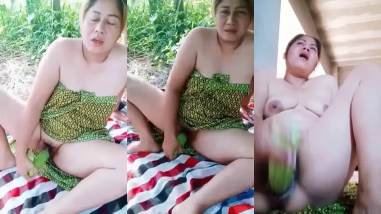 Stw sange colmek pakai Timun sampai mendesah