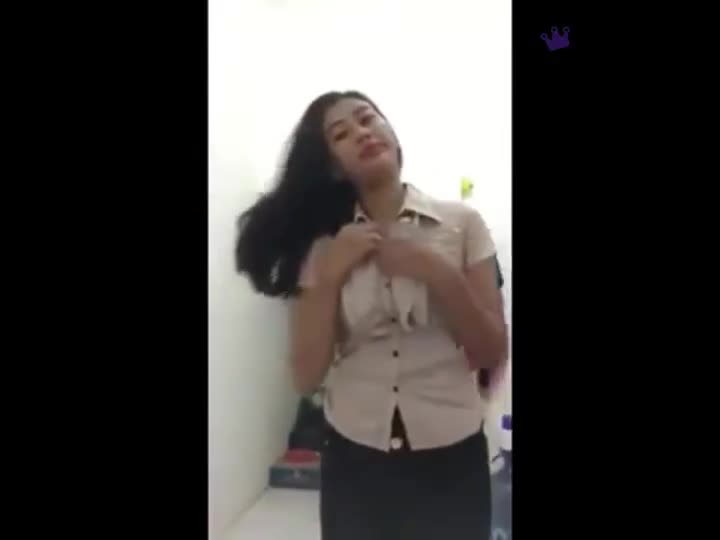 Cewek Sexy Pamer Tubuh Mulus di Cam