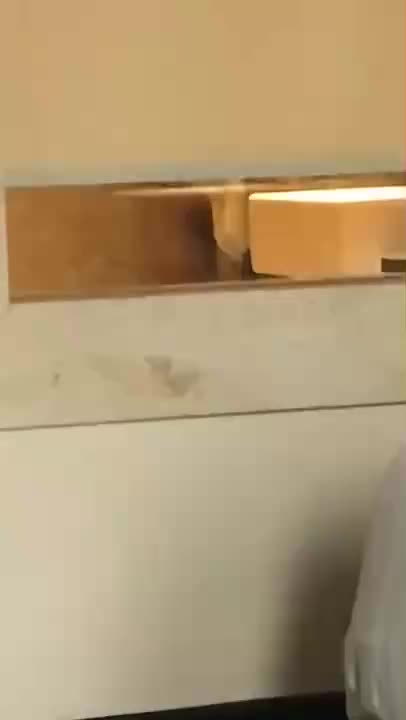 Lagi Mandi Di Hotel Mewah